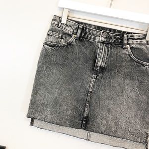 🔴 H&M Distressed Black Denim Skirt Women’s Size 6